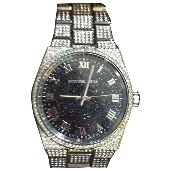 Mk crystal watch new in box.never wore this watch - Picture 2 of 8